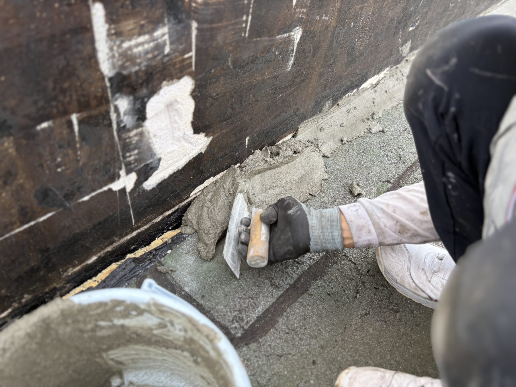 川崎市 Mマンション 屋上防水 ウレタン塗膜 機械固定工法